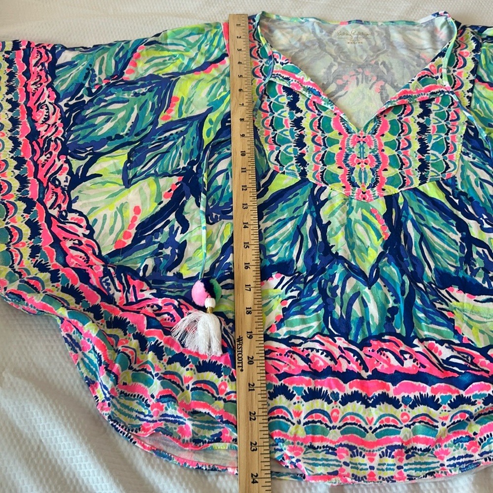 Lilly Pulitzer Britta Knit Tunic Swirling Seadream size XS
PROJECT due to hole - Picture 10 of 16